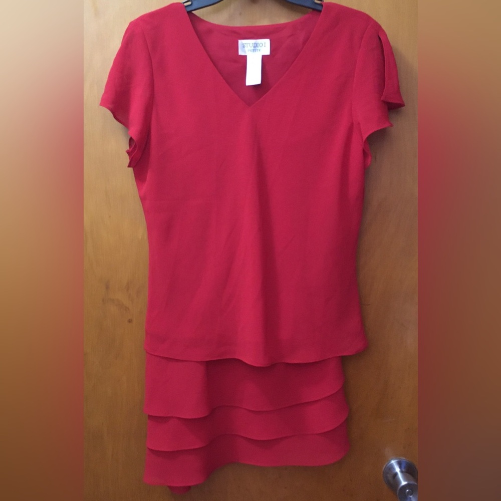 2-Piece Chic Scarlet Red V-Neck Women's Top & Skirt